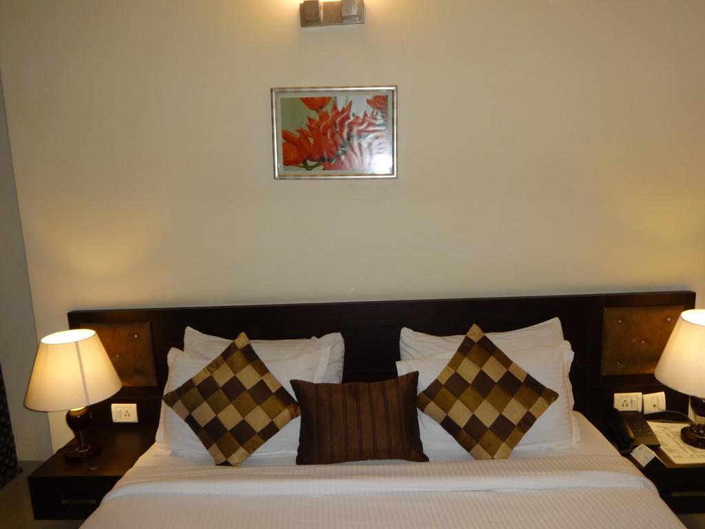 Hotel Gautam Residency Nowe Delhi Pokój zdjęcie